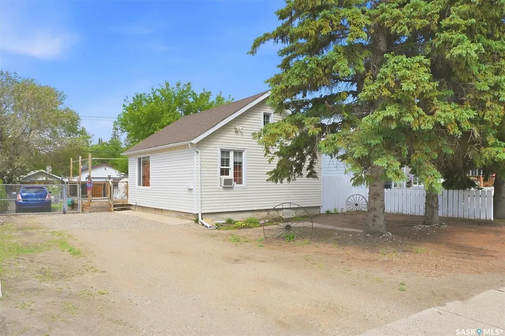 811 O Avenue S Saskatoon SK S7M 2S6