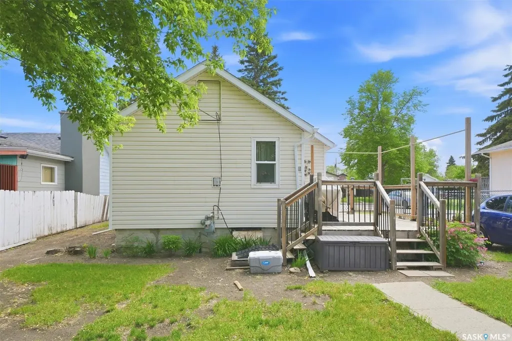 811 O Avenue S Saskatoon SK S7M 2S6