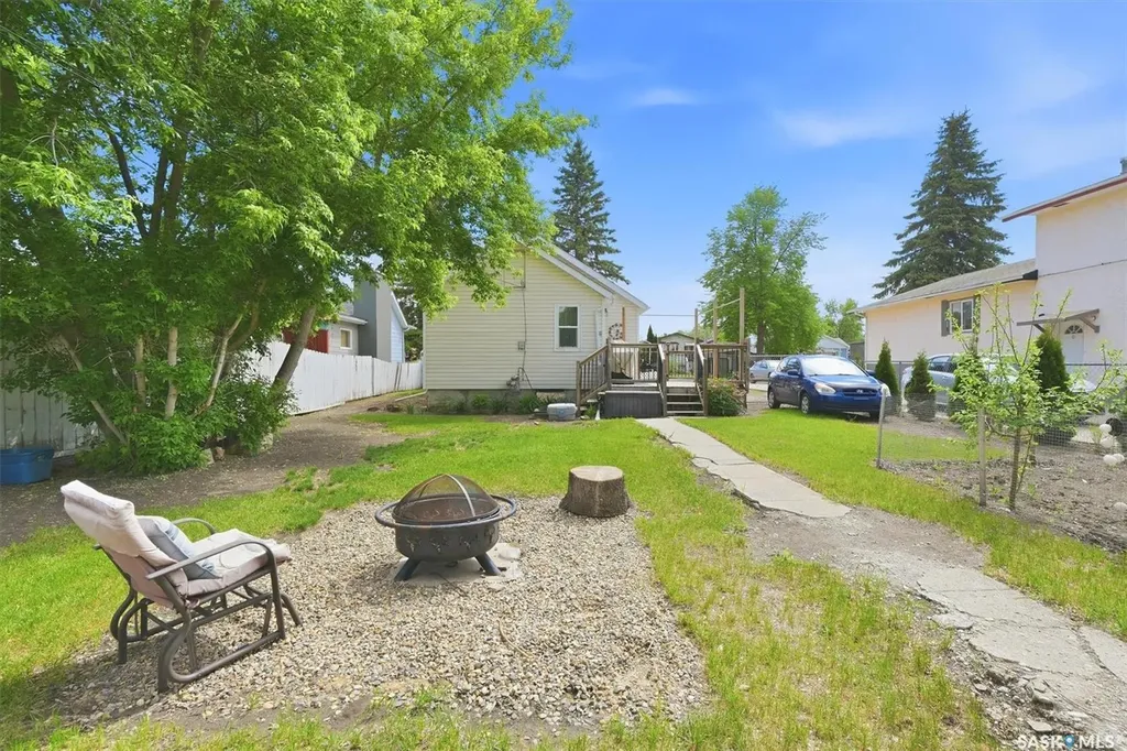 811 O Avenue S Saskatoon SK S7M 2S6