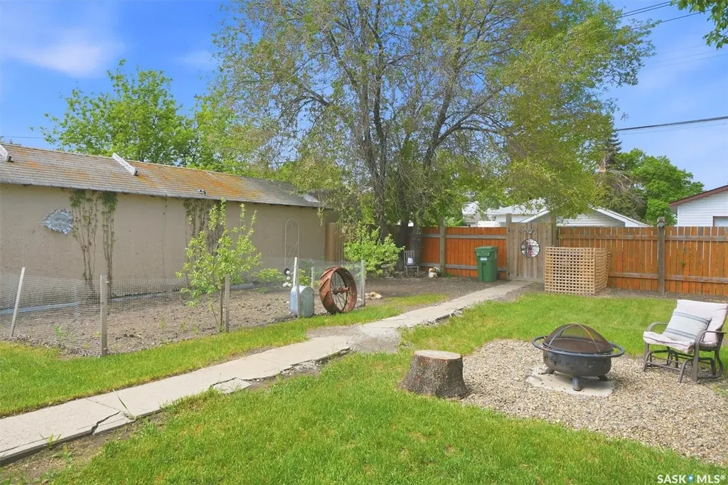 811 O Avenue S Saskatoon SK S7M 2S6