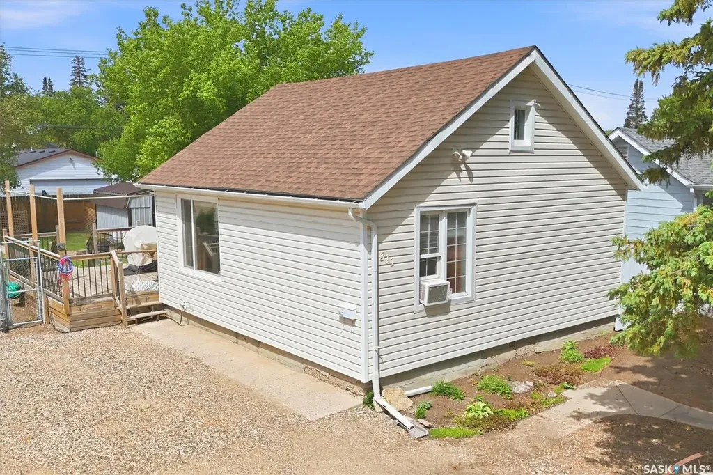 811 O Avenue S Saskatoon SK S7M 2S6