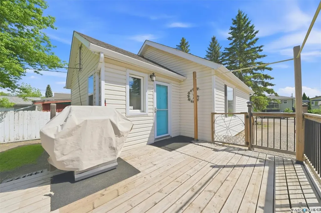 811 O Avenue S Saskatoon SK S7M 2S6