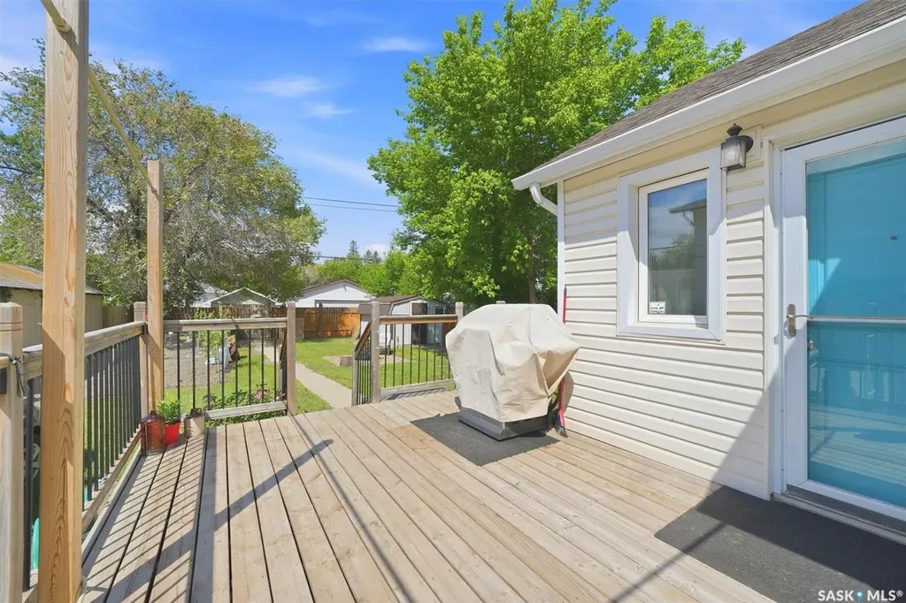 811 O Avenue S Saskatoon SK S7M 2S6
