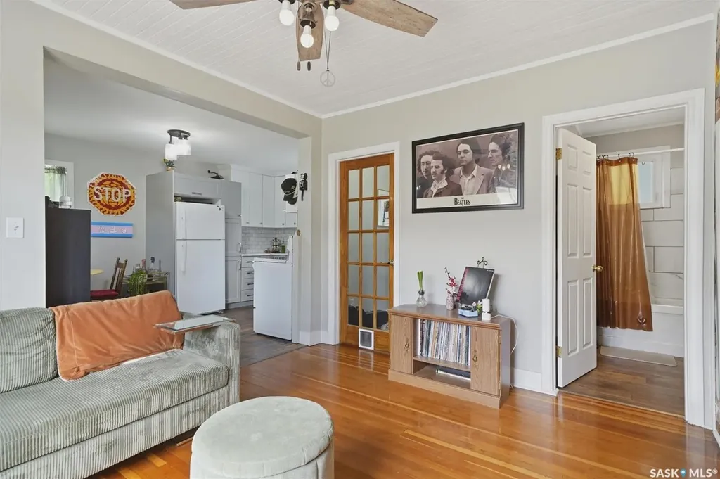 811 O Avenue S Saskatoon SK S7M 2S6