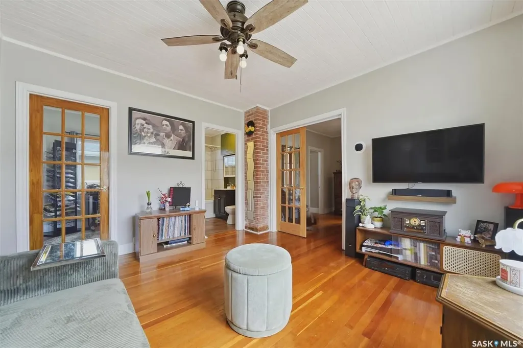 811 O Avenue S Saskatoon SK S7M 2S6