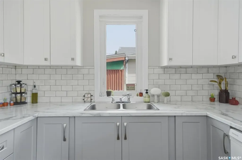 811 O Avenue S Saskatoon SK S7M 2S6