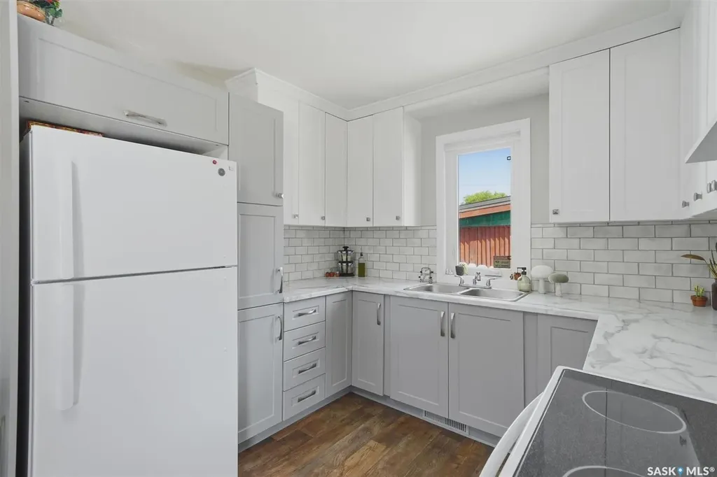811 O Avenue S Saskatoon SK S7M 2S6