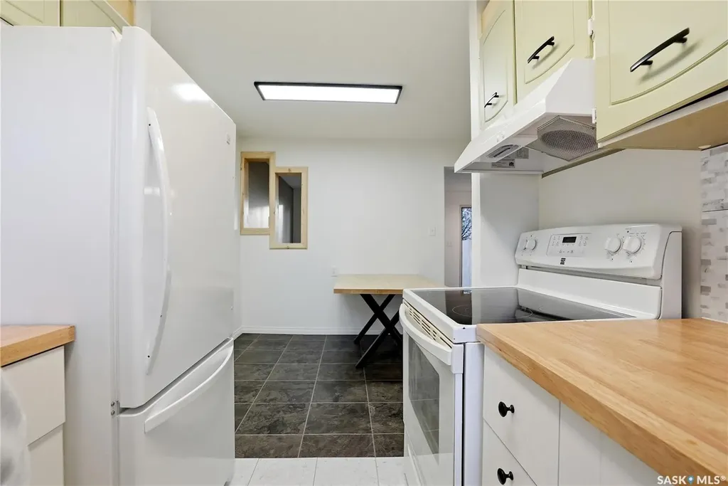 1128 Mckercher Drive Saskatoon SK S7H 4Y7