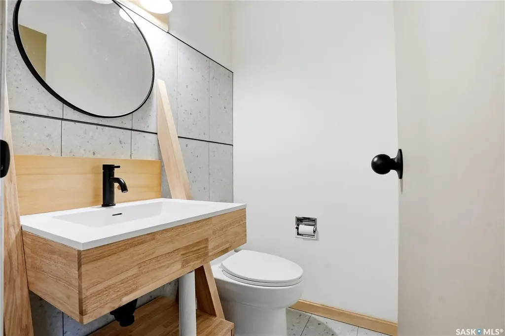 1128 Mckercher Drive Saskatoon SK S7H 4Y7