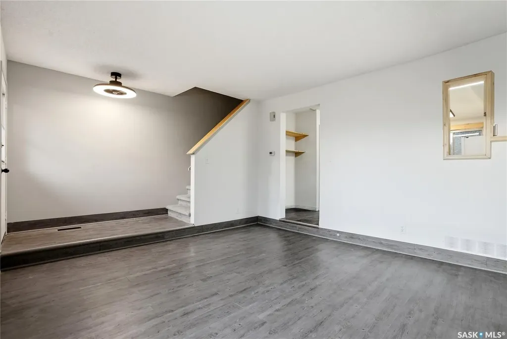 1128 Mckercher Drive Saskatoon SK S7H 4Y7