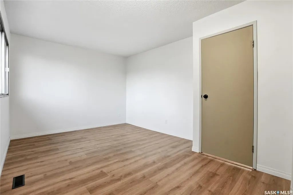 1128 Mckercher Drive Saskatoon SK S7H 4Y7
