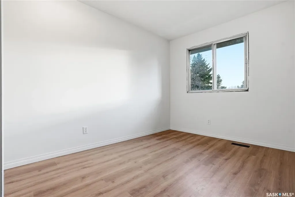 1128 Mckercher Drive Saskatoon SK S7H 4Y7