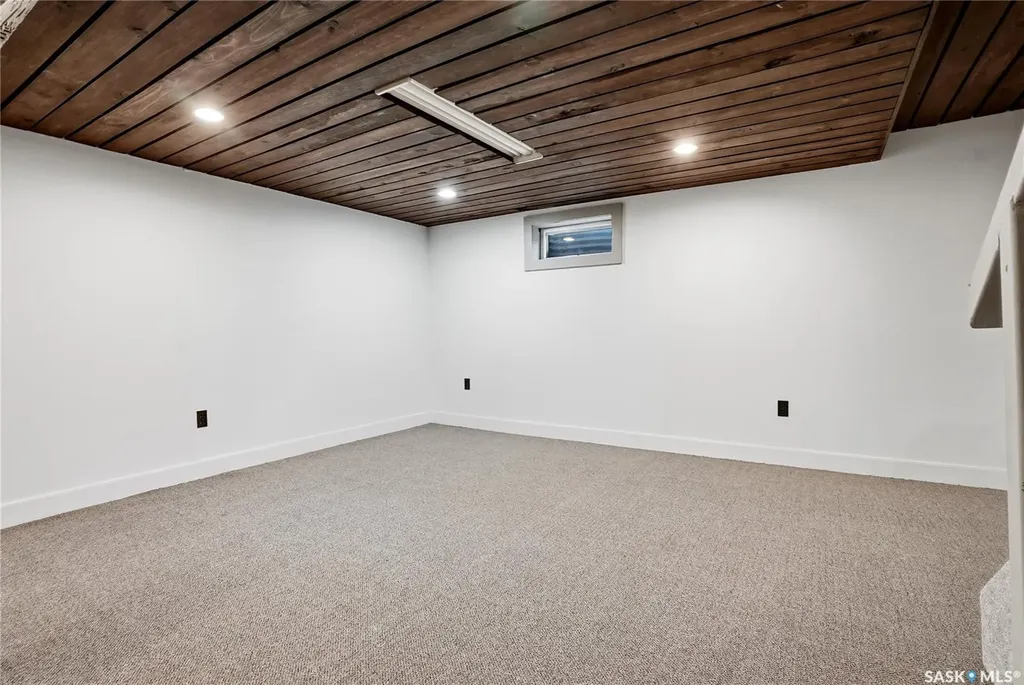 1128 Mckercher Drive Saskatoon SK S7H 4Y7