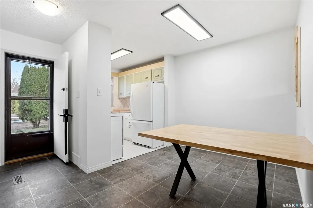 1128 Mckercher Drive Saskatoon SK S7H 4Y7