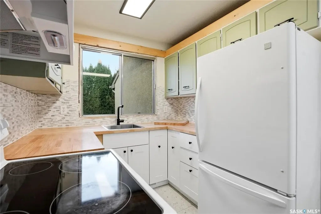 1128 Mckercher Drive Saskatoon SK S7H 4Y7
