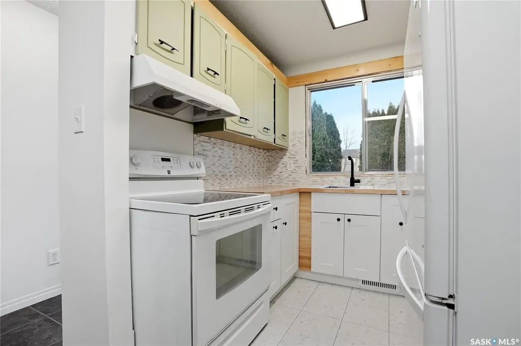 1128 Mckercher Drive Saskatoon SK S7H 4Y7