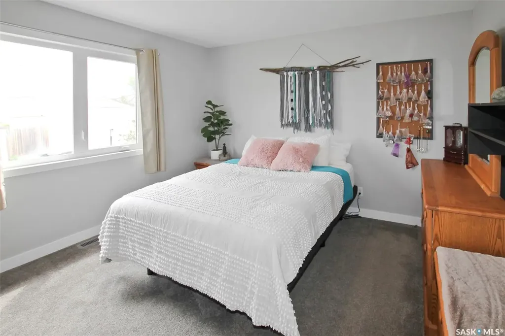 351 4th Avenue NW Swift Current SK S9H 0V1