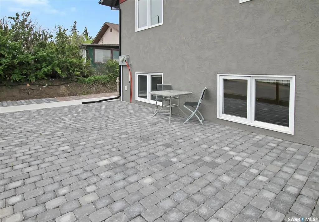 351 4th Avenue NW Swift Current SK S9H 0V1