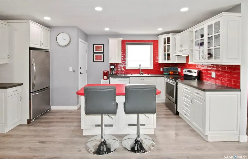 351 4th Avenue NW Swift Current SK S9H 0V1