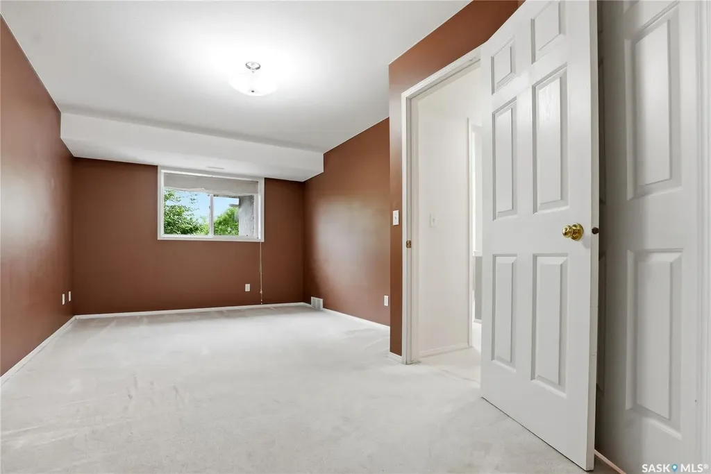 615 Perehudoff Crescent Saskatoon SK S7N 4K6