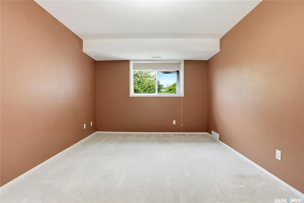 615 Perehudoff Crescent Saskatoon SK S7N 4K6