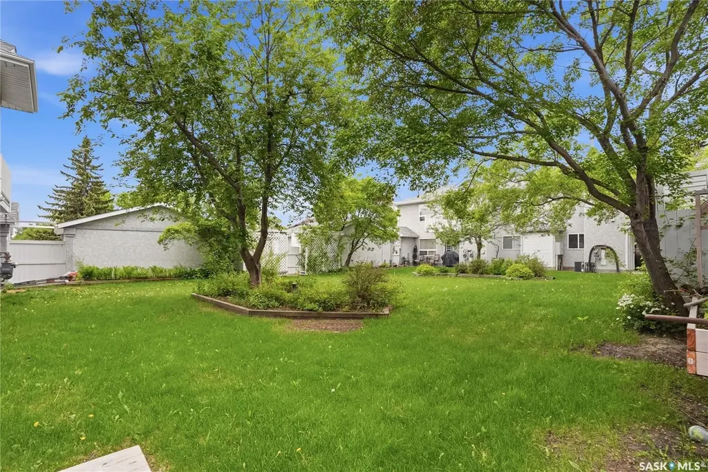 615 Perehudoff Crescent Saskatoon SK S7N 4K6