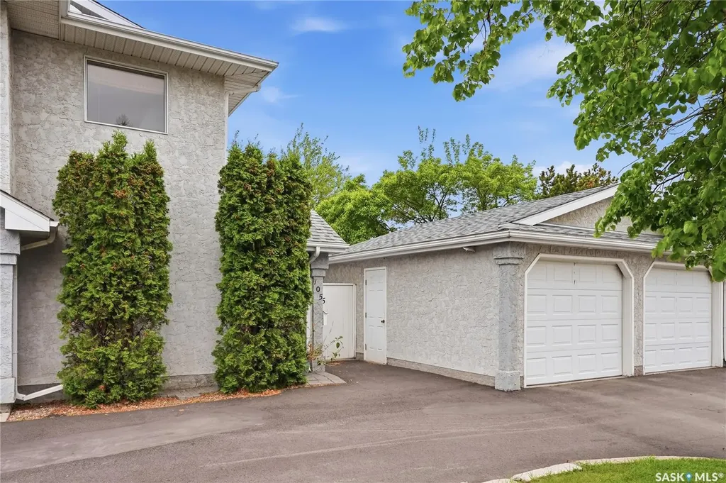 615 Perehudoff Crescent Saskatoon SK S7N 4K6