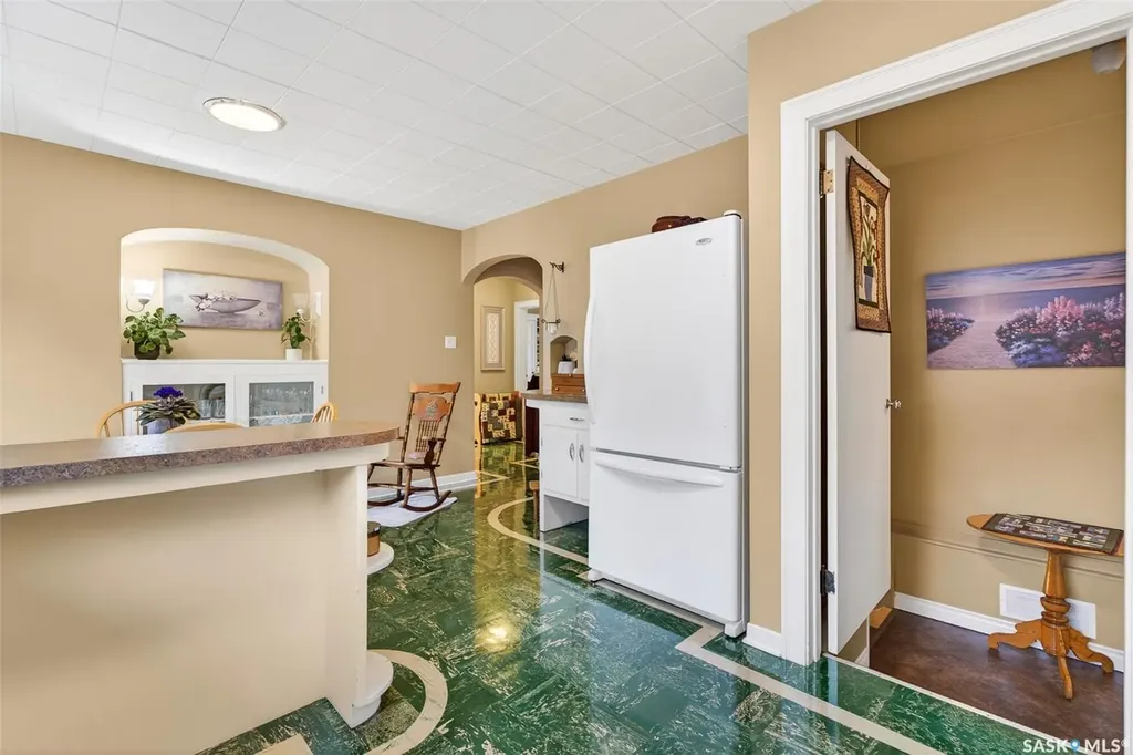 1030 1st Avenue NW Moose Jaw SK S6H 3N2