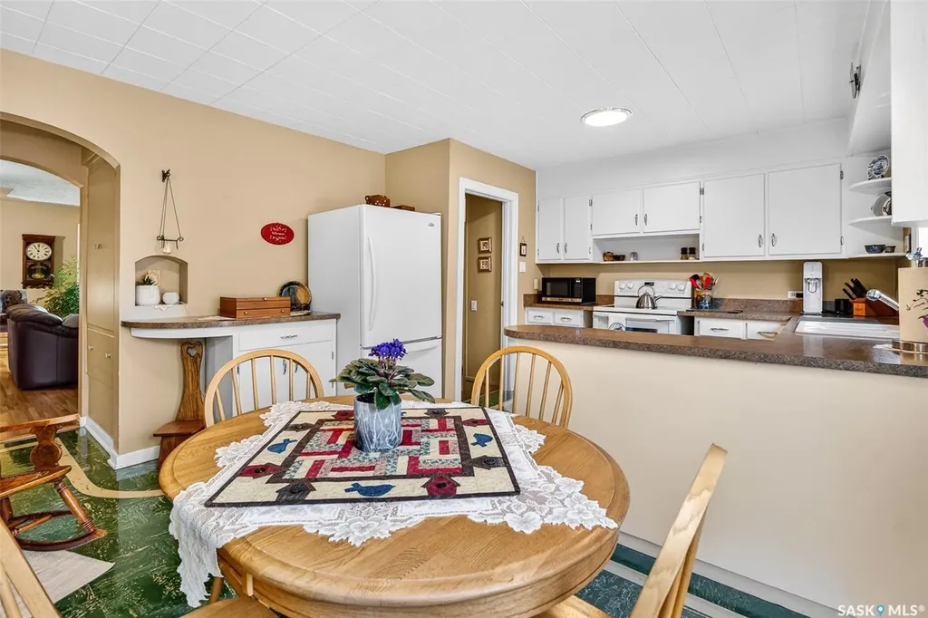 1030 1st Avenue NW Moose Jaw SK S6H 3N2