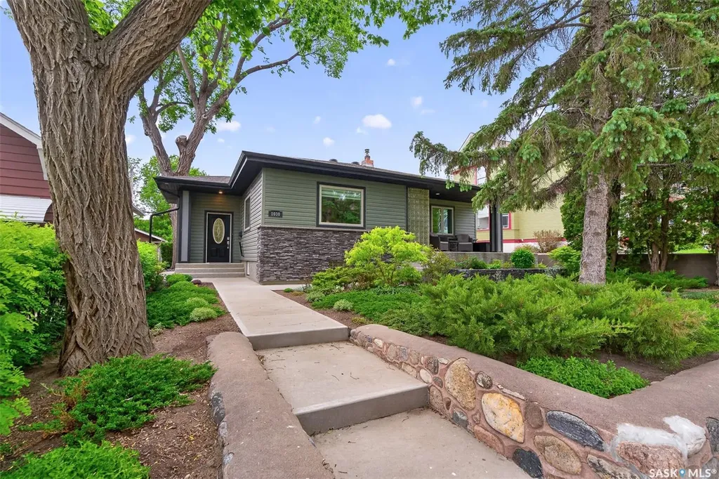 1030 1st Avenue NW Moose Jaw SK S6H 3N2