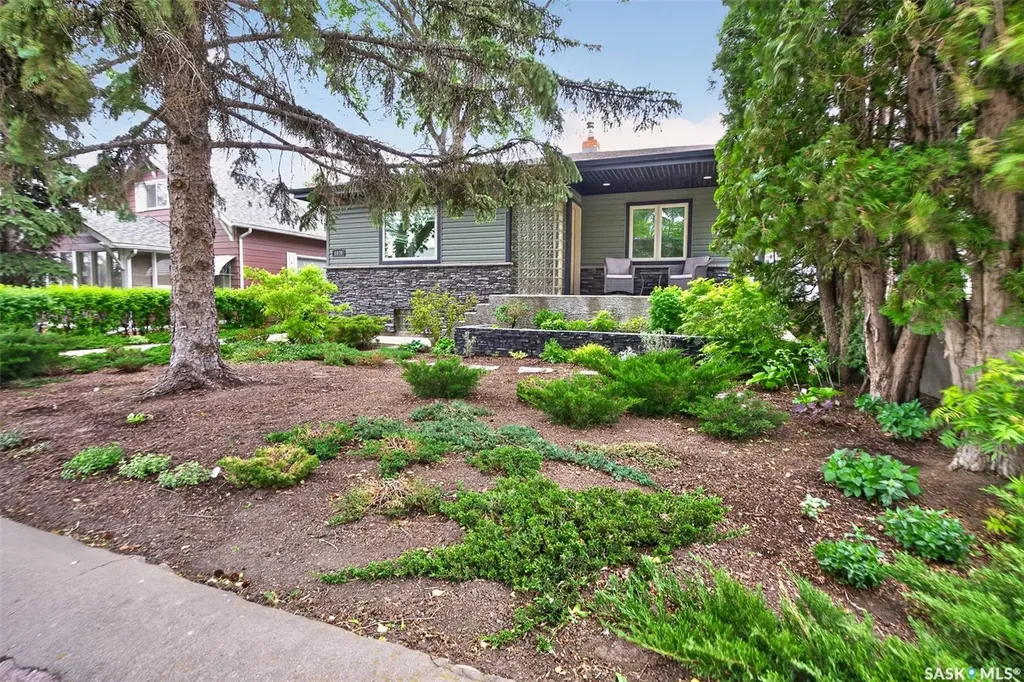 1030 1st Avenue NW Moose Jaw SK S6H 3N2