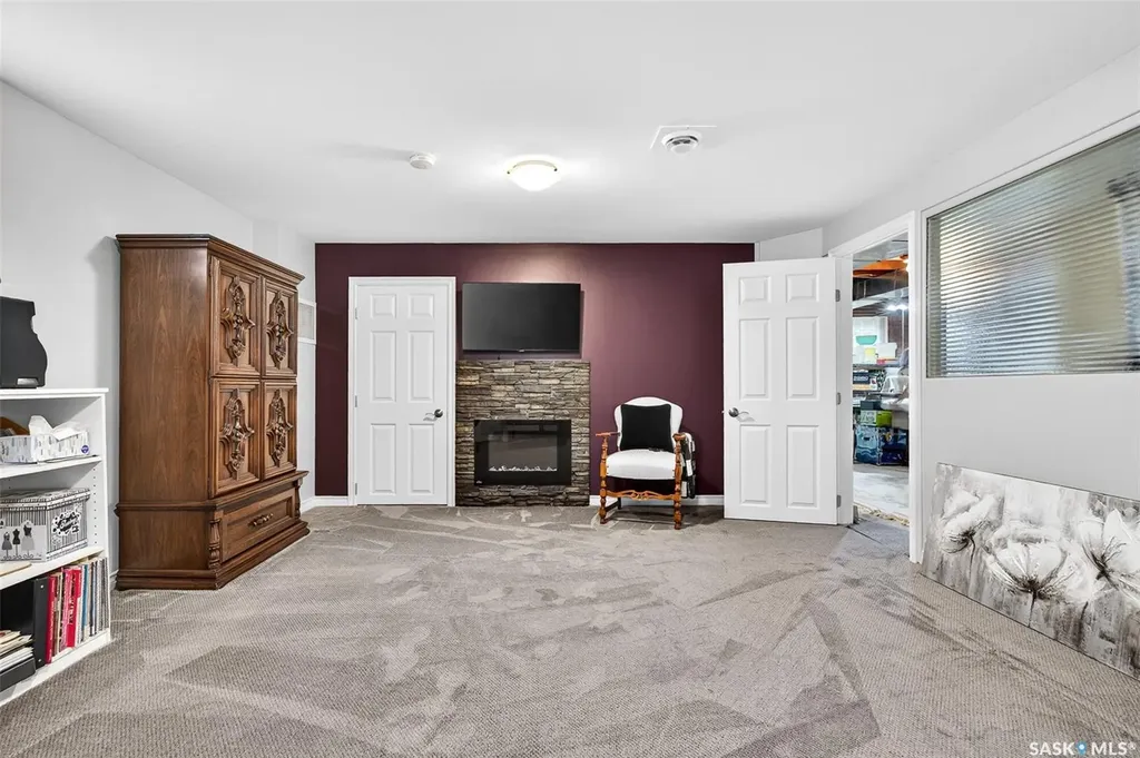 1030 1st Avenue NW Moose Jaw SK S6H 3N2