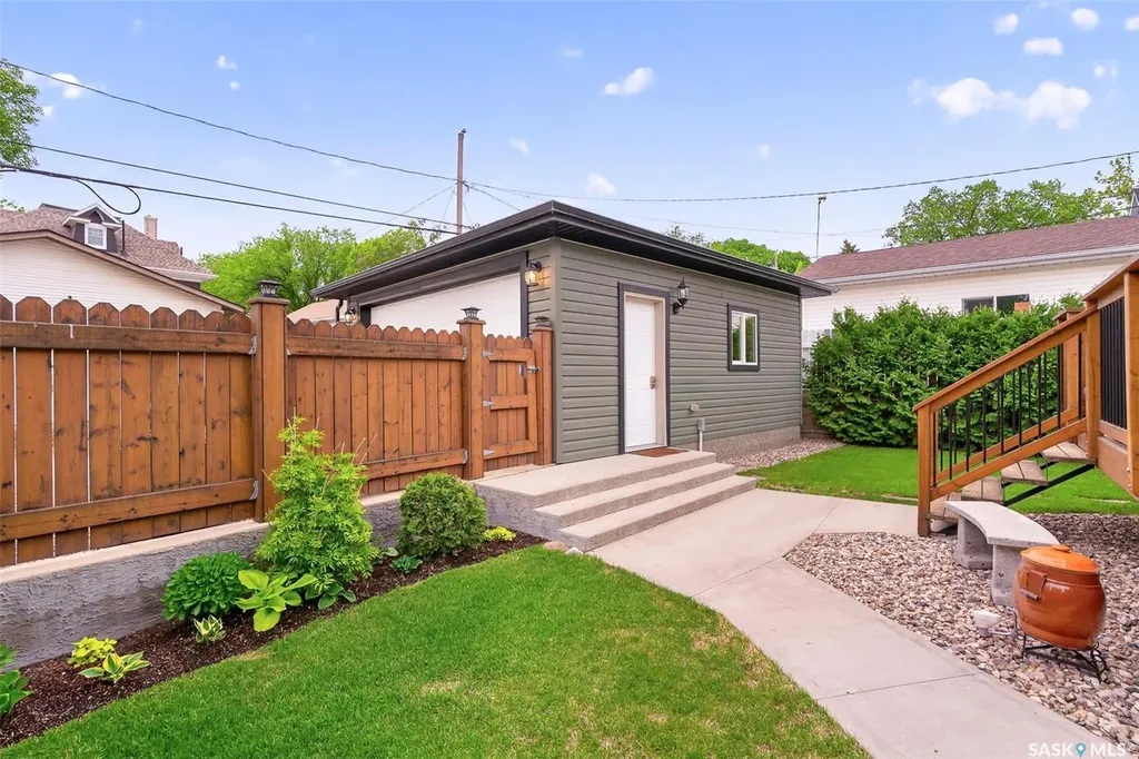 1030 1st Avenue NW Moose Jaw SK S6H 3N2