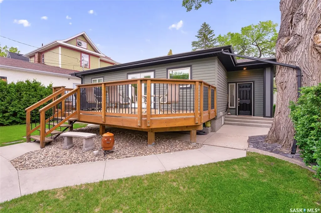 1030 1st Avenue NW Moose Jaw SK S6H 3N2