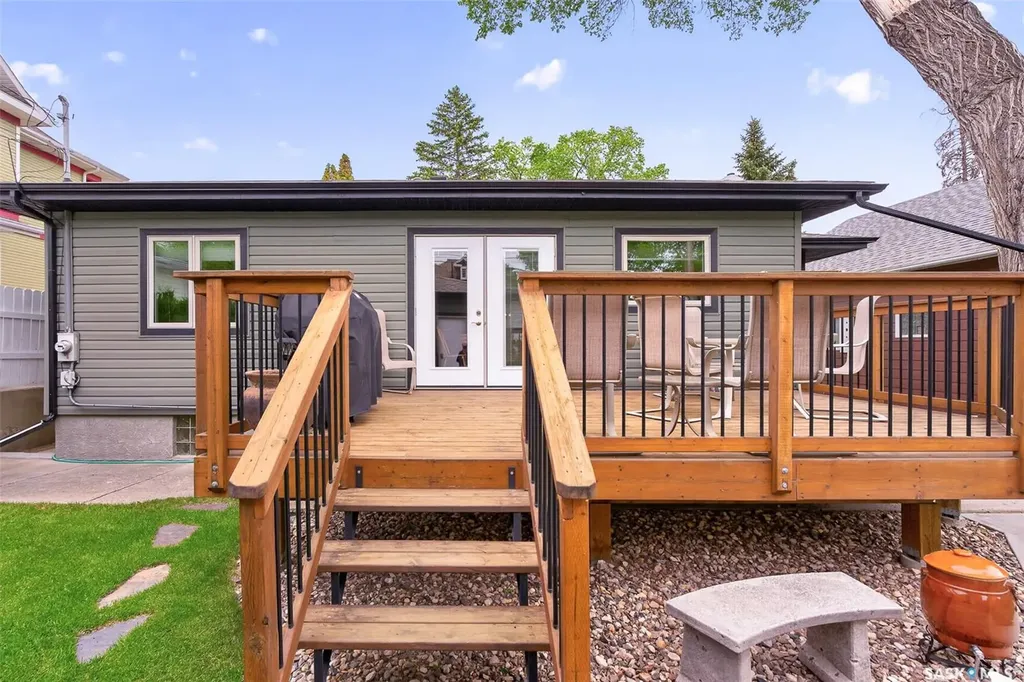 1030 1st Avenue NW Moose Jaw SK S6H 3N2