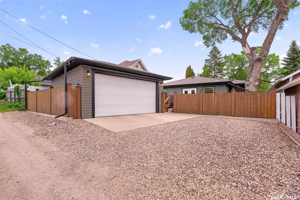 1030 1st Avenue NW Moose Jaw SK S6H 3N2