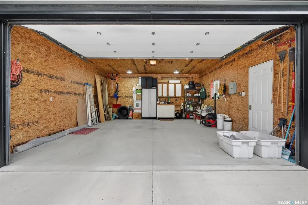 1030 1st Avenue NW Moose Jaw SK S6H 3N2