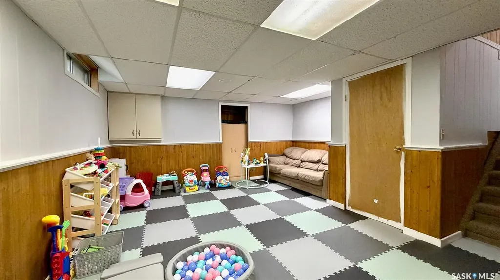 515 Nemeiben Road Saskatoon SK S7J 5G6