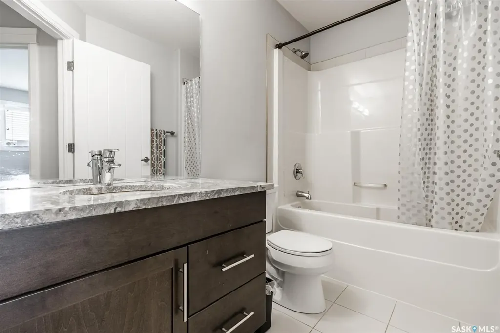 111 Rosewood Gate N Saskatoon SK S7V 0E5