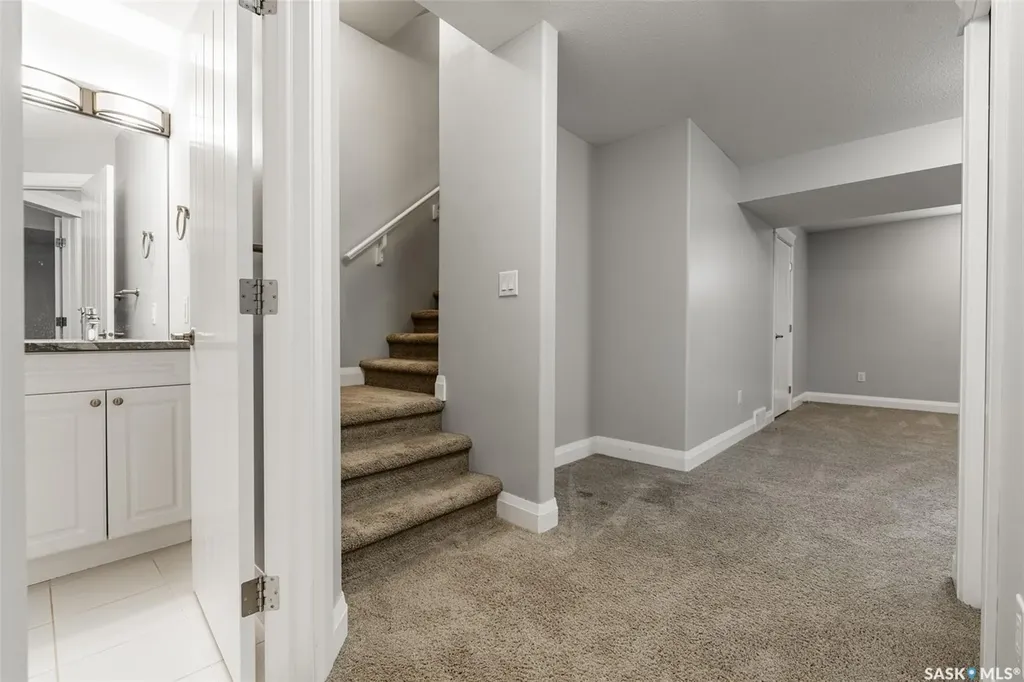 111 Rosewood Gate N Saskatoon SK S7V 0E5
