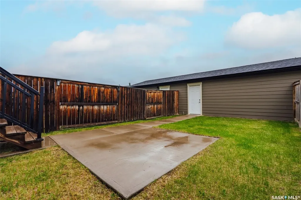 111 Rosewood Gate N Saskatoon SK S7V 0E5