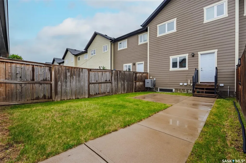 111 Rosewood Gate N Saskatoon SK S7V 0E5