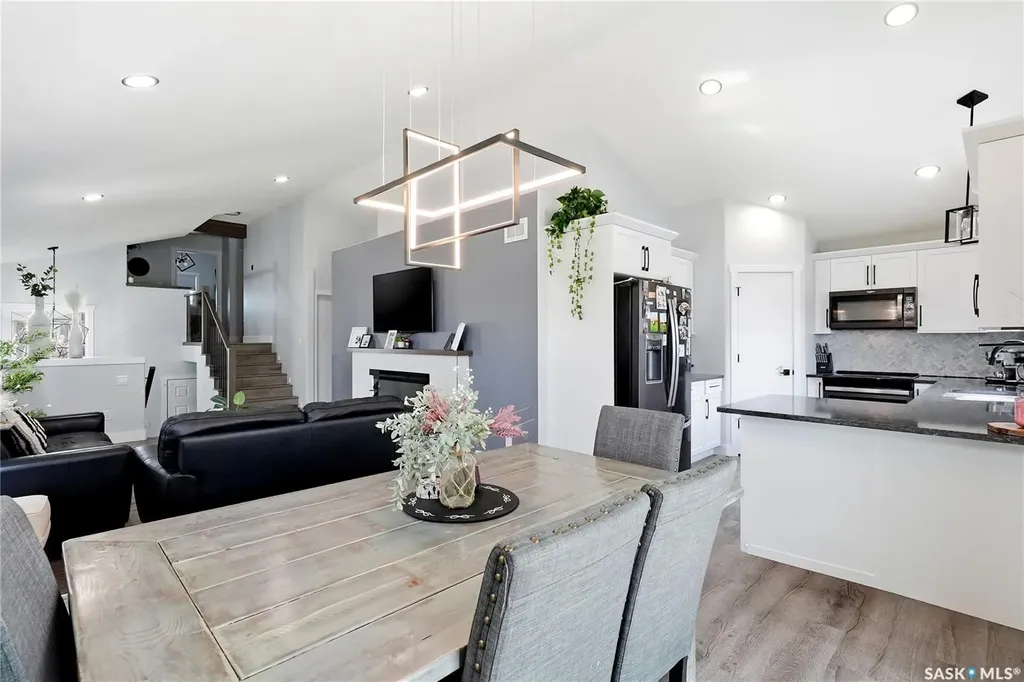 172 Thakur Street Saskatoon SK S7W 1C4