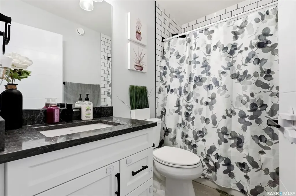 172 Thakur Street Saskatoon SK S7W 1C4
