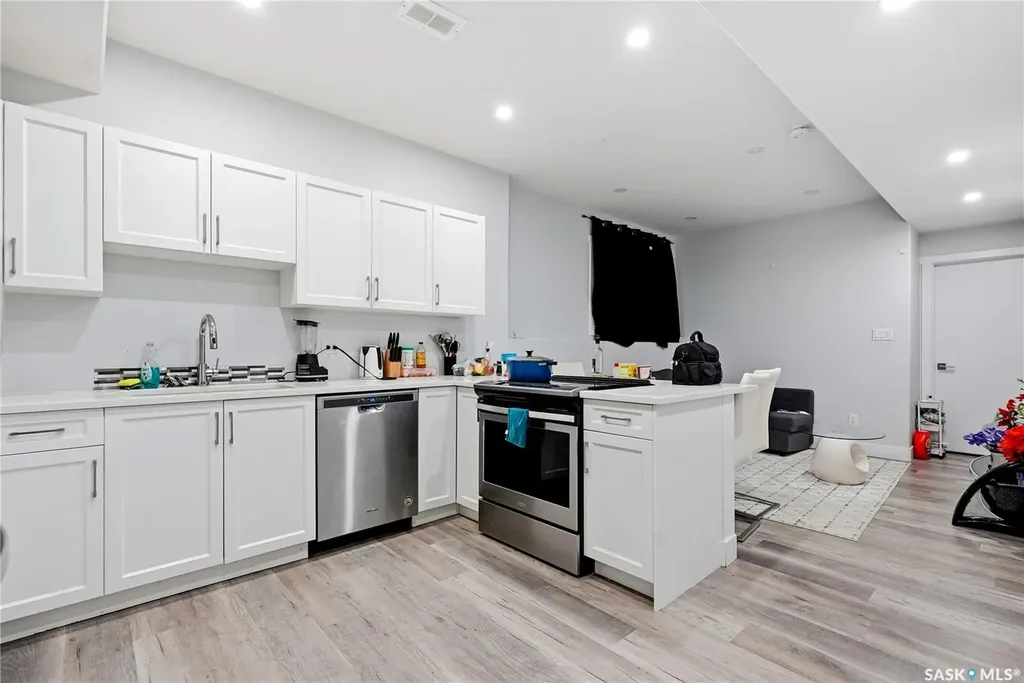 172 Thakur Street Saskatoon SK S7W 1C4
