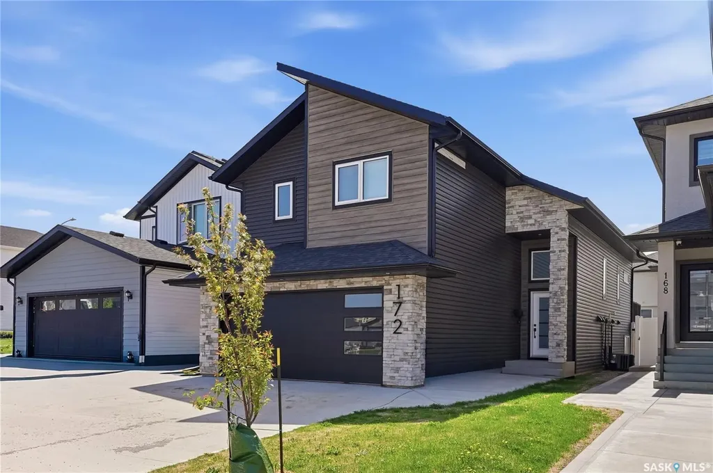 172 Thakur Street Saskatoon SK S7W 1C4