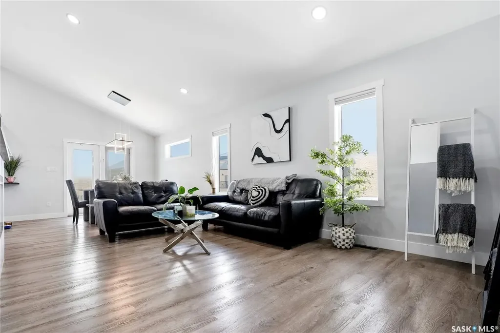 172 Thakur Street Saskatoon SK S7W 1C4