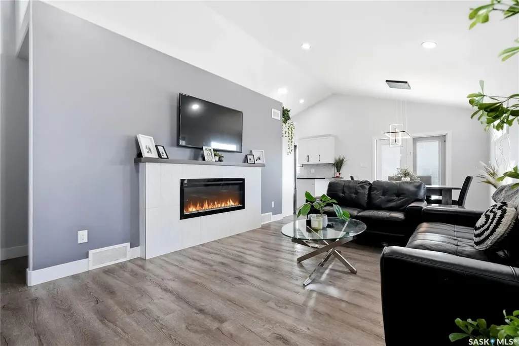 172 Thakur Street Saskatoon SK S7W 1C4