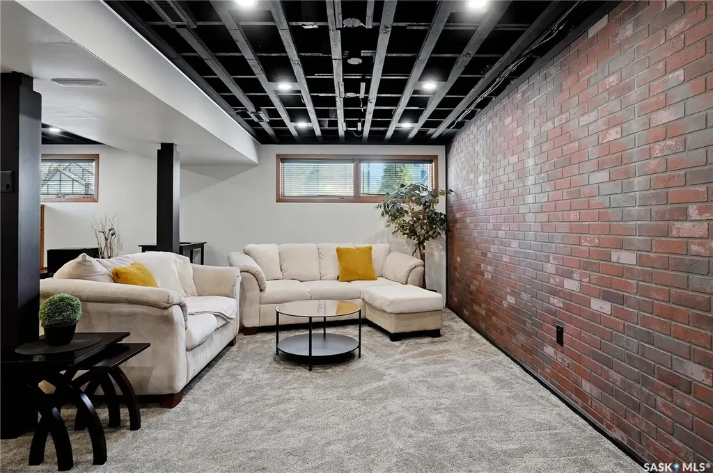 3136 Robinson Street Regina SK S4S 1V5