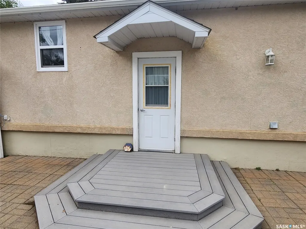 137 11th Avenue SE Swift Current SK S9H 3R6